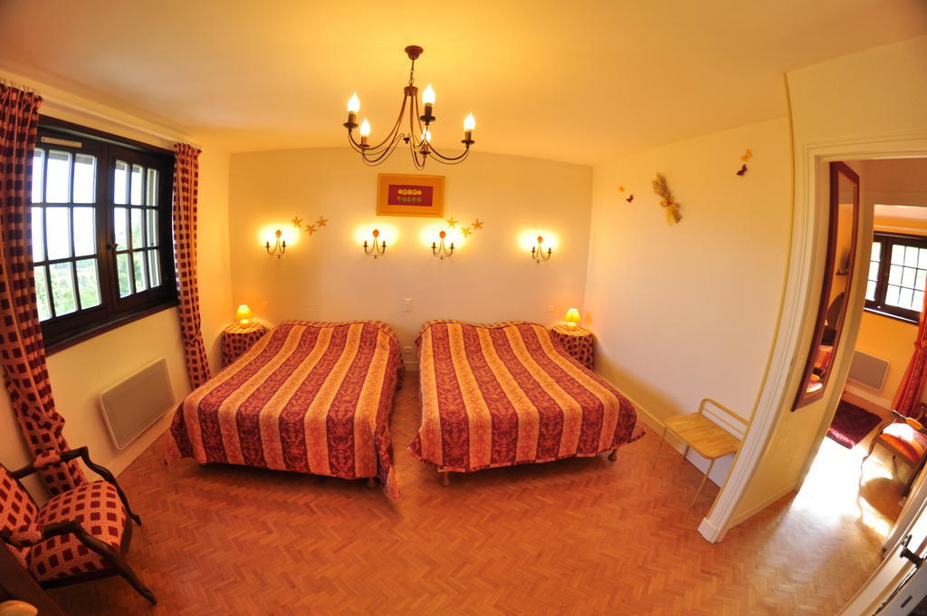 Hôtel-Logis La Coraline Gannat Quarto foto