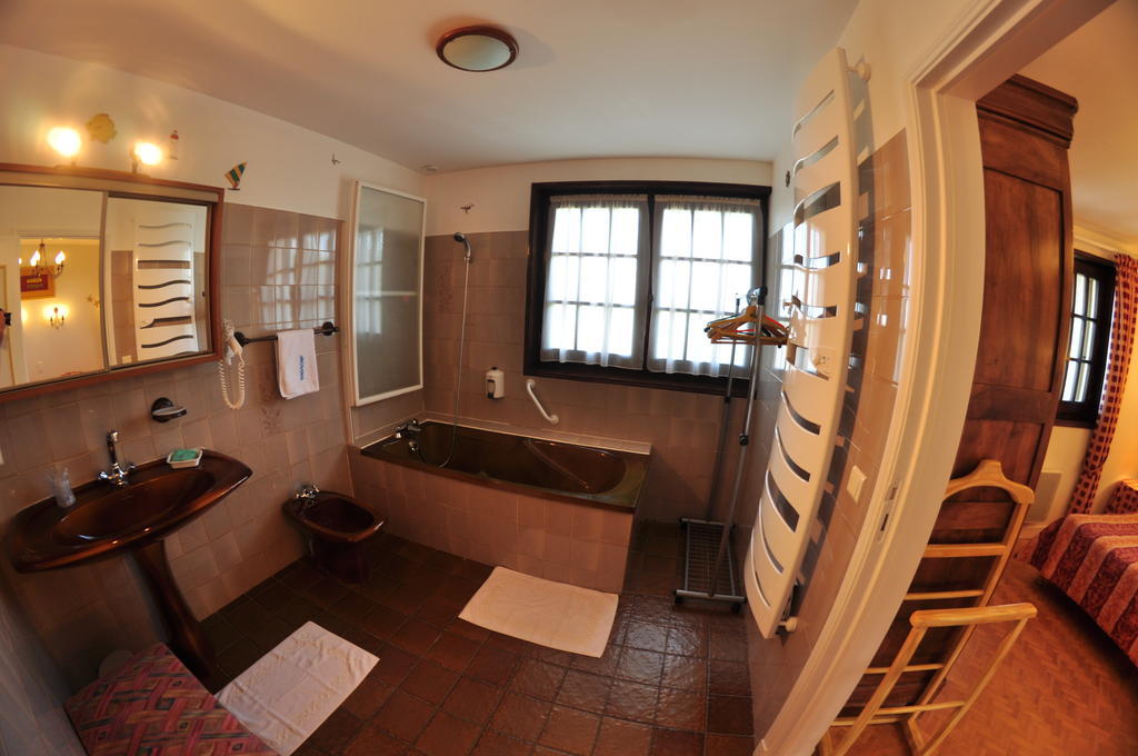 Hôtel-Logis La Coraline Gannat Quarto foto
